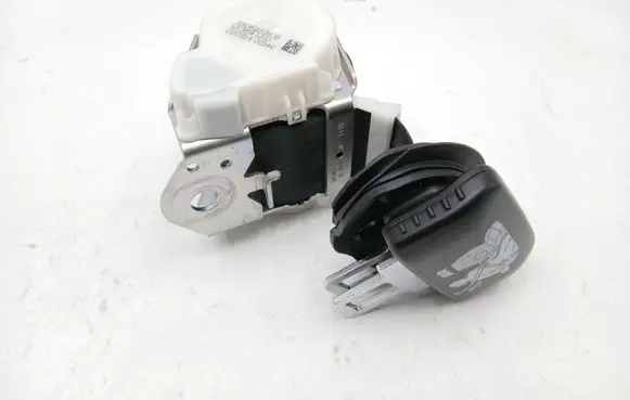 Volkswagen Touran II Rear seatbelt 33058836B