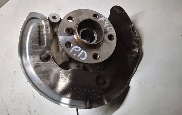 BMW 1 F40 Front wheel hub 6876646