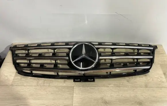 Mercedes-Benz ML W166 Front bumper upper radiator grill A1668801085