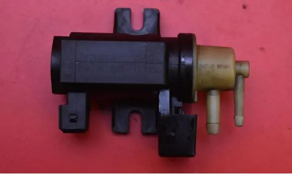 Opel Astra J Vacuum valve 8981056560