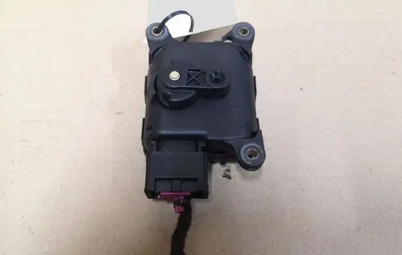 Audi A6 S6 C5 4B Air flap motor/actuator 0132801126