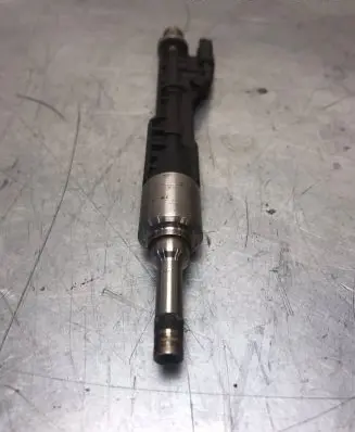 BMW 5 F10 F11 Fuel injector 0261500186
