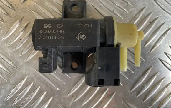 Mercedes-Benz A W176 Turbo solenoid valve 8200790180 17T074 70181405