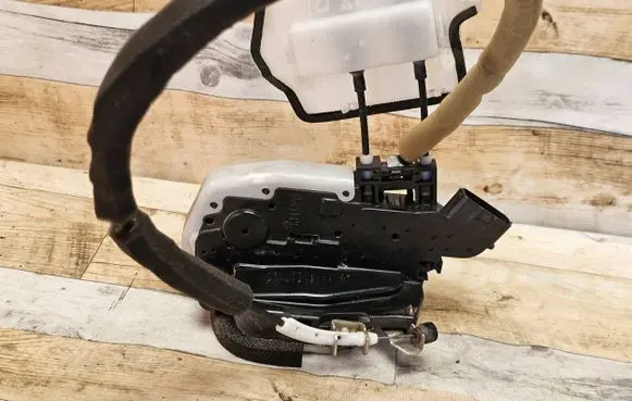 Infiniti Q50 Front door lock E7112150