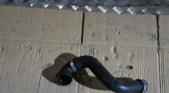 Porsche Panamera (970) Engine coolant pipe/hose 97010640210