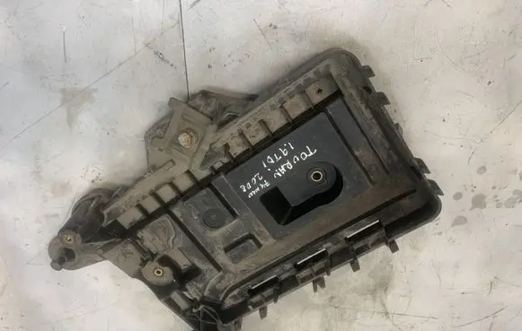 Volkswagen Touran I Battery tray 
