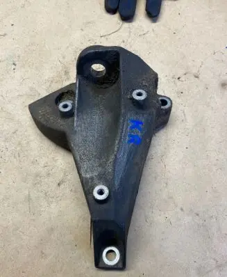 Audi A4 S4 B6 8E 8H Engine mounting bracket 8D0399113AT