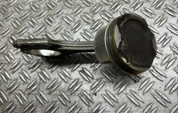 BMW 6 F06 Gran coupe Piston with connecting rod