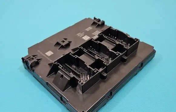 Volkswagen PASSAT B7 Central body control module 3AA937087Q IMPRK1502268