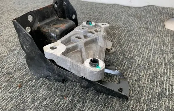 Opel Crossland X Engine mount bracket 9801521580