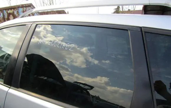 Volkswagen Polo IV 9N3 Rear door window glass 