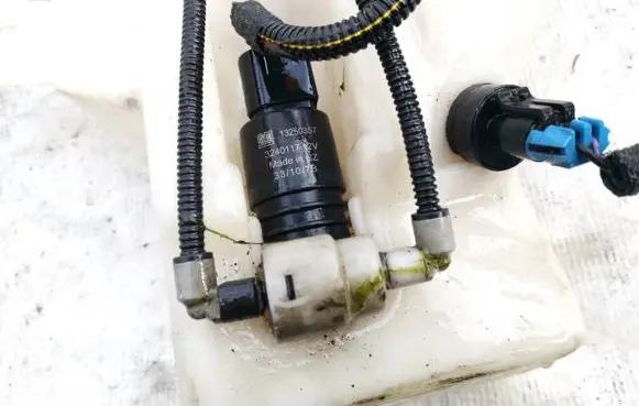 Opel Insignia A Windscreen/windshield washer pump 13250357