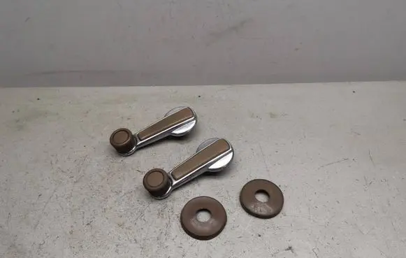 Mitsubishi Cordia Front door window winding handle 