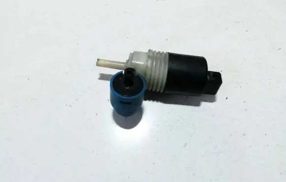 Volkswagen Golf III Windscreen/windshield washer pump 1h6955651