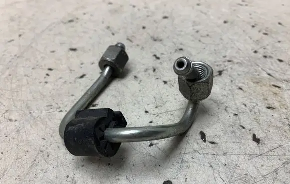 Volkswagen Golf VI Fuel main line pipe