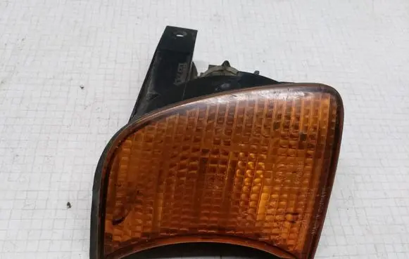 BMW 5 E34 Front indicator light 1384033 42760R6 155243