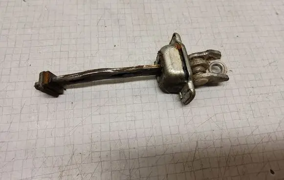 Opel Astra G Rear door check strap stopper