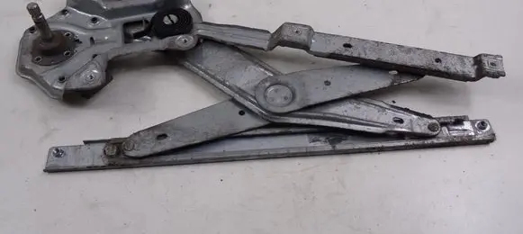 Toyota Corolla E110 Front door manual window regulator 
