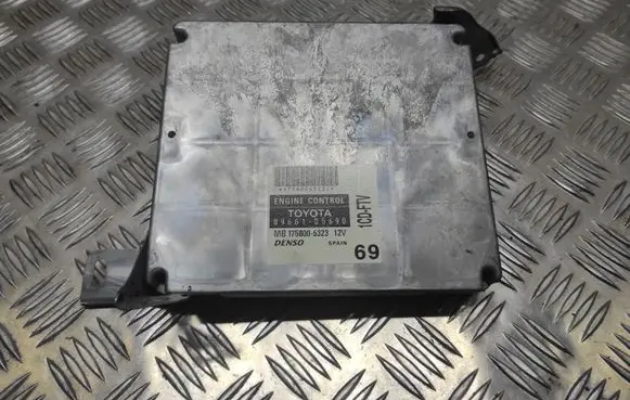 Toyota Avensis T250 Engine control unit/module 8966105690 1758006323