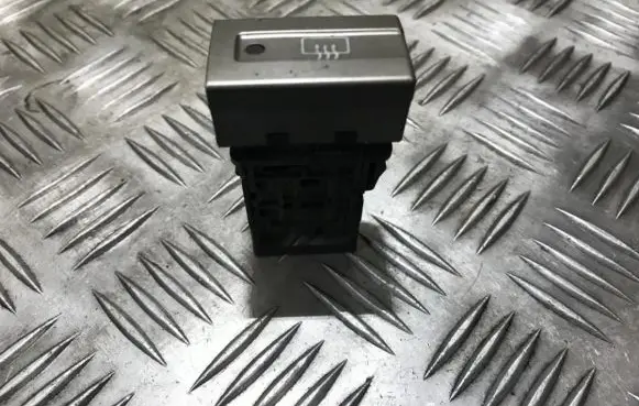 Nissan X-Trail T30 Windscreen/window heater switch 06016