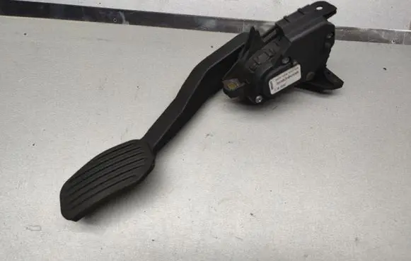 Volvo S60 Accelerator throttle pedal 30636006
