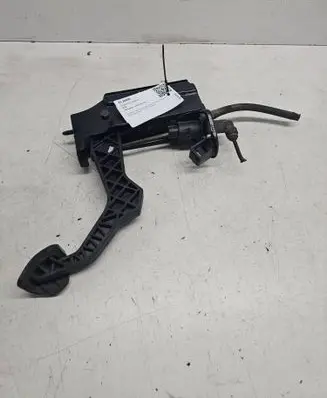 Volkswagen Golf IV Clutch pedal 1J1721321C