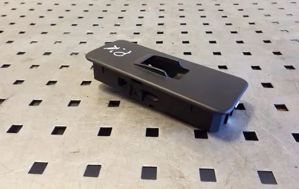 Land Rover Range Rover Sport L320 Front door window switch trim 
