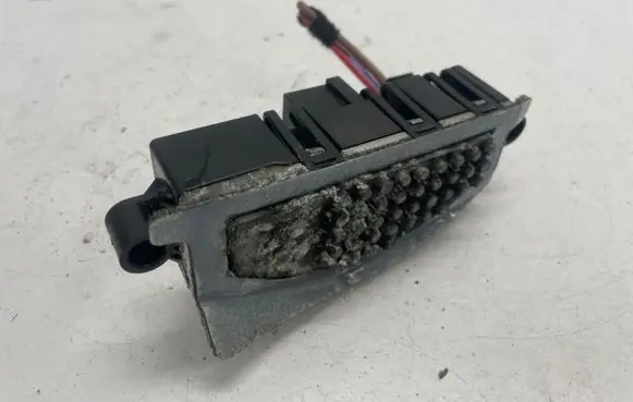 Audi A4 S4 B8 8K Heater blower fan relay 8T0820521A