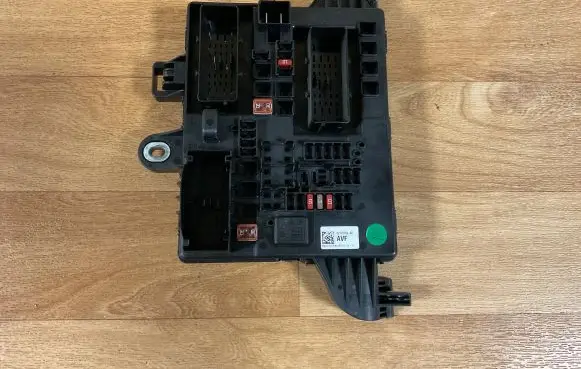 Opel Insignia A Fuse module 22737764 0921270413