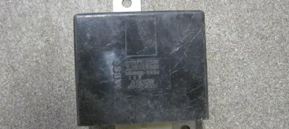 Mitsubishi Pajero Aerial antenna amplifier MR495622 1650002250