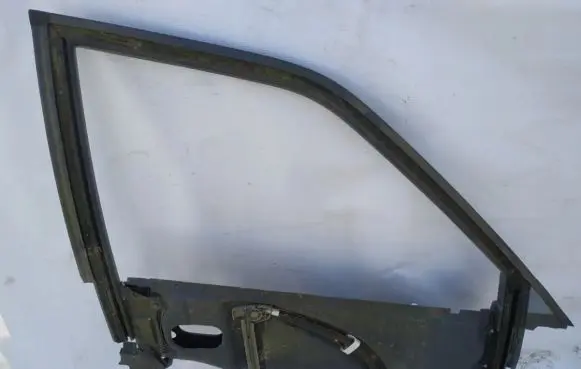 Audi 80 90 B3 Front door window/glass frame 