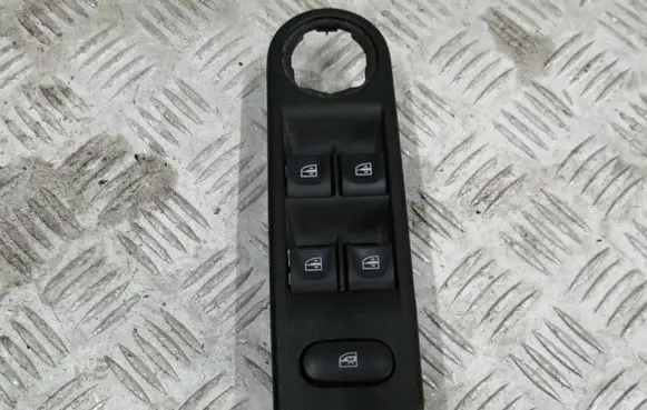 Renault Captur Electric window control switch