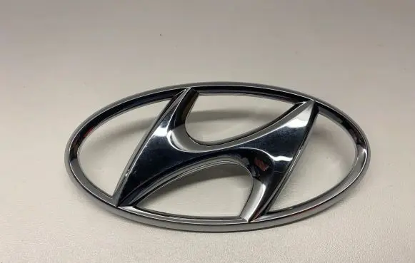 Hyundai i10 Manufacturer badge logo/emblem 863630X000