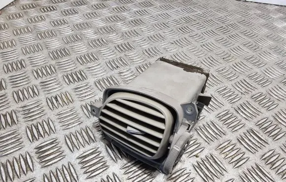 Nissan Almera Tino Dashboard side air vent grill/cover trim 68760BU200 68760BU201