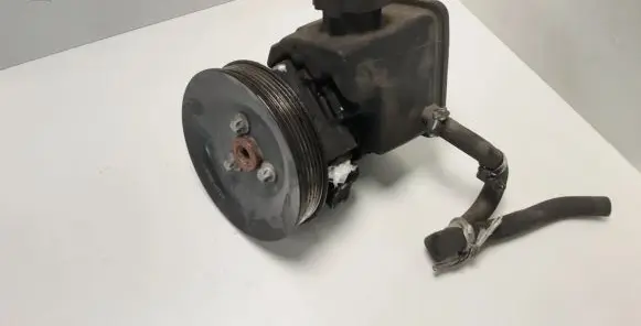 Mercedes-Benz Vito Viano W639 Power steering pump A6042360010H