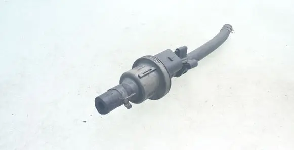 Volkswagen PASSAT B6 Vacuum valve 058133517B 2580115A