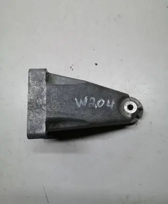 Mercedes-Benz C W204 Engine mounting bracket A2712231804