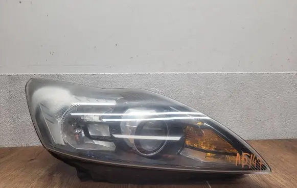 Ford Focus Headlight/headlamp 8M51-13D152-DF 077R00