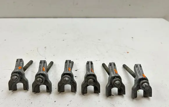 BMW X5 E70 Fuel Injector clamp holder 