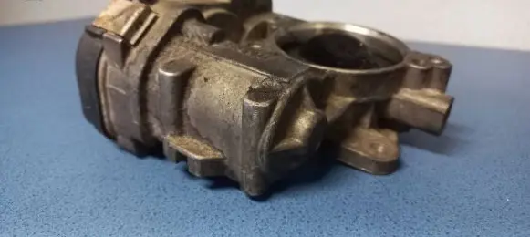 Opel Zafira B Throttle valve 55199975