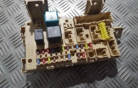 Toyota Avensis T250 Fuse box set 82641CA020F