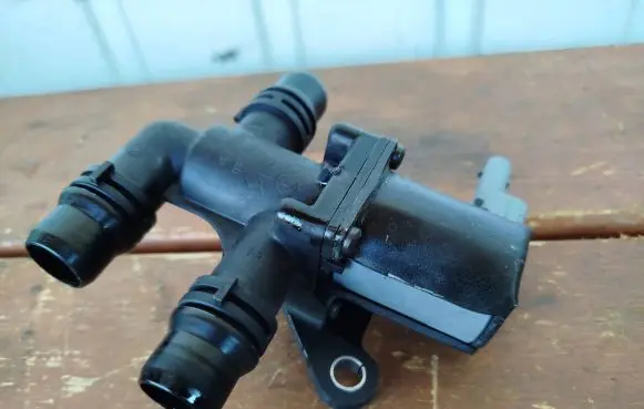 Citroen C4 III e-C4 Electric auxiliary coolant/water pump 9829266280