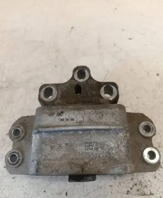 Volkswagen PASSAT B6 Engine mount bracket 3C0199555