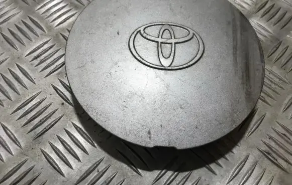 Toyota Camry Original wheel cap 7825