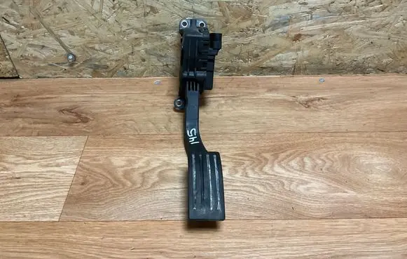 Volvo V50 Accelerator throttle pedal 4M519F836AH 6PV00864101