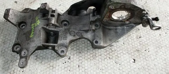 Volkswagen PASSAT B6 Generator/alternator bracket 