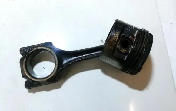 Volkswagen PASSAT B2 Piston with connecting rod