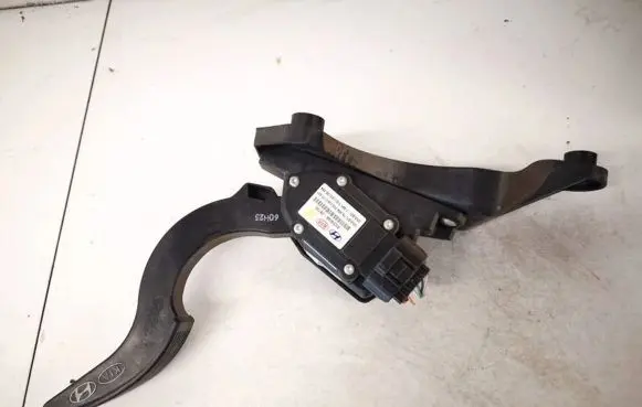 Hyundai Santa Fe Accelerator throttle pedal bid0404a2b100 bid0404a-2b100