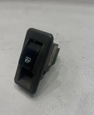 Mitsubishi Pajero Electric window control switch MB781916
