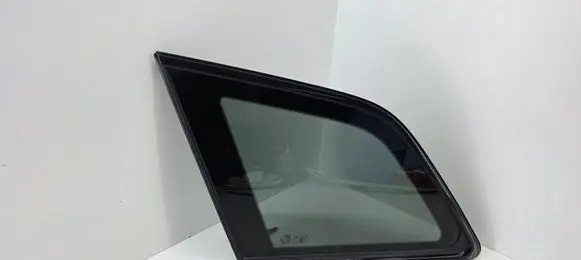 Audi SQ7 Rear side window 4M0845297F